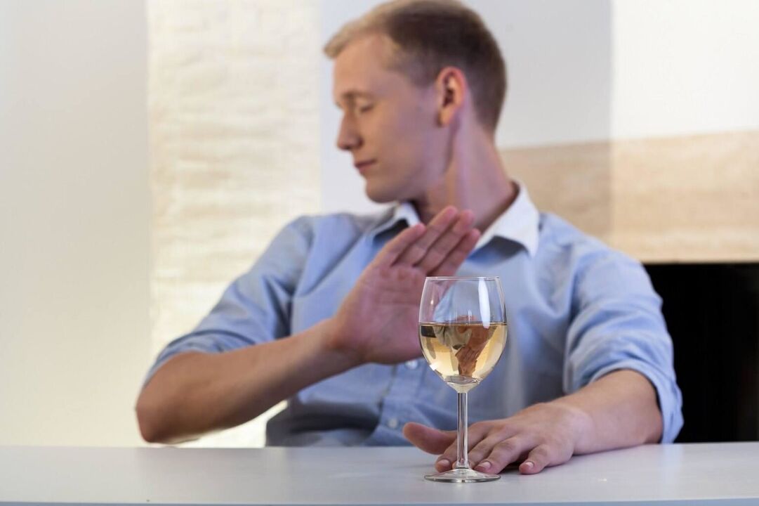 Suvokęs problemą vyras gali pats nustoti gerti alkoholį